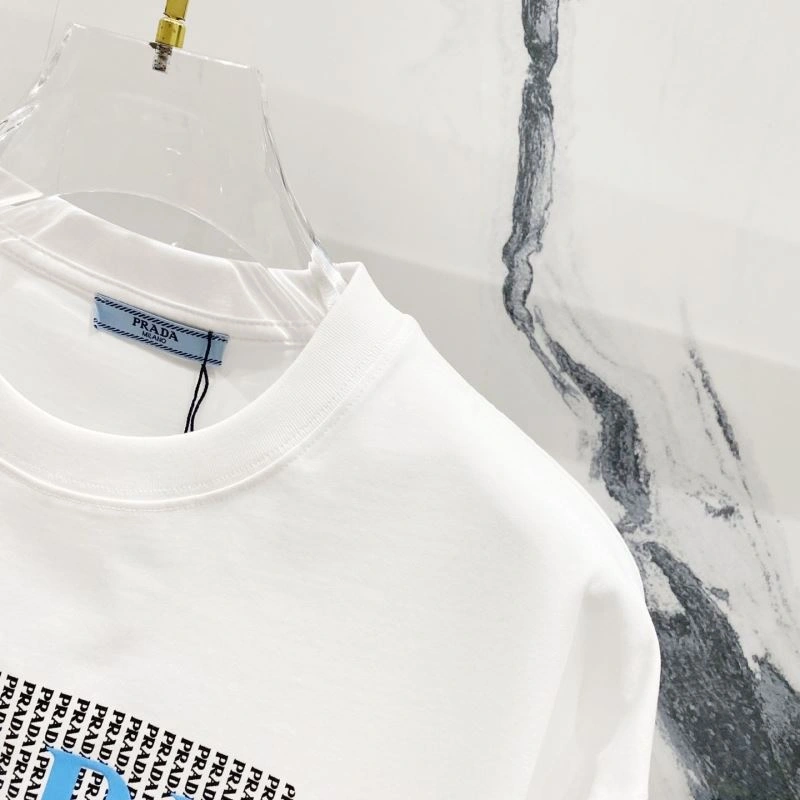 Effortless Prada T-Shirts 171829
