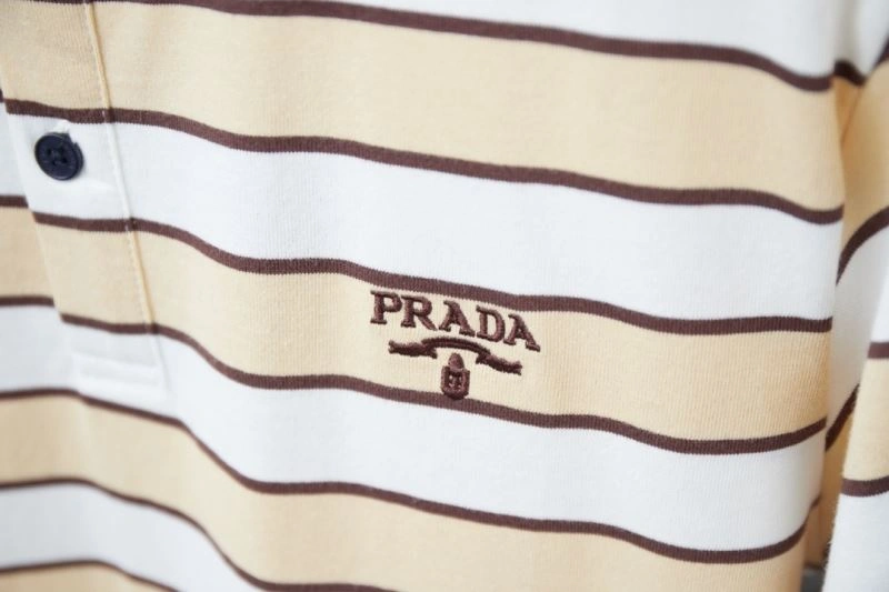 Contemporary Prada T-Shirts 171371