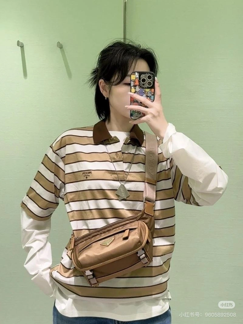 Contemporary Prada T-Shirts 171371