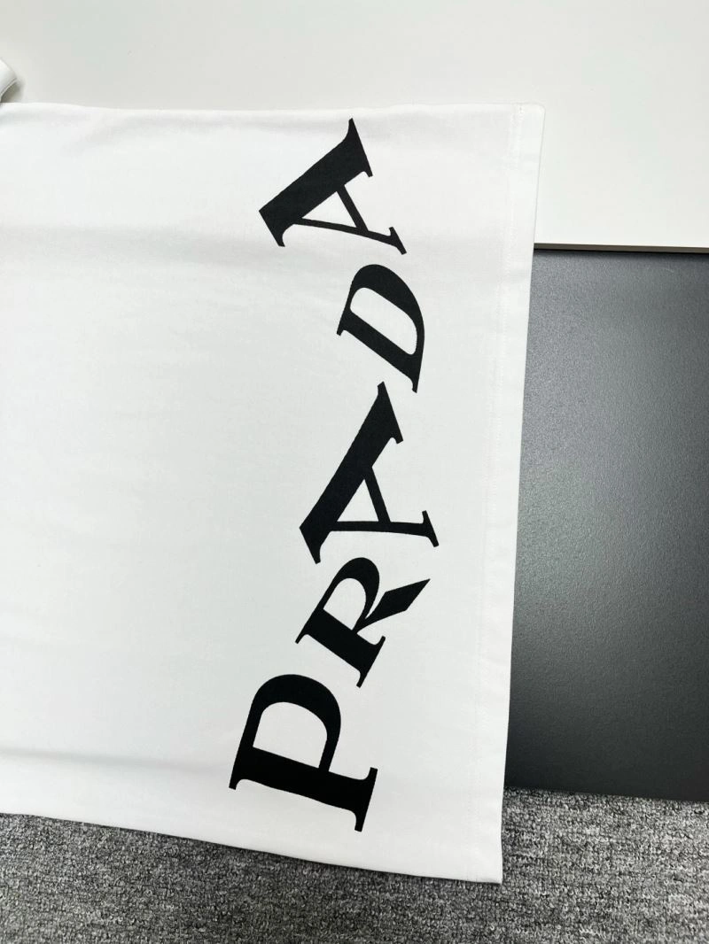 Modern Prada T-Shirts 171395