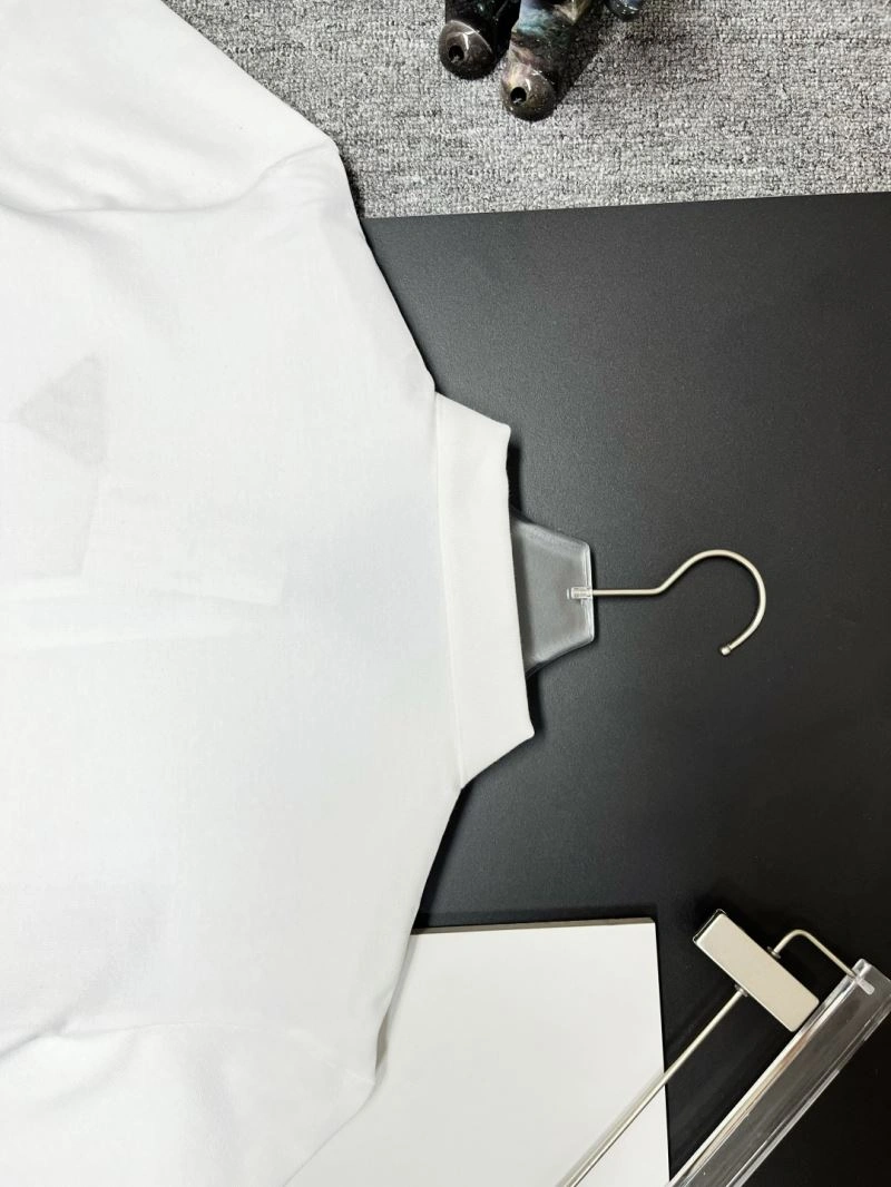 Modern Prada T-Shirts 171395