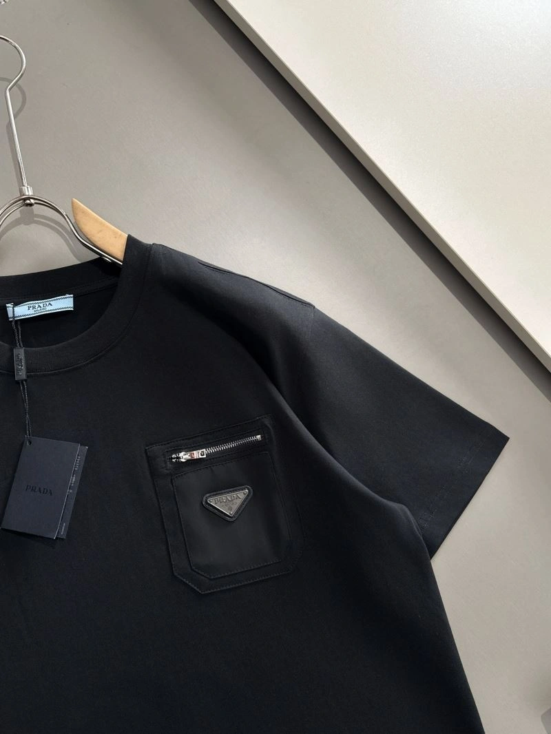 Effortless Prada T-Shirts 171349