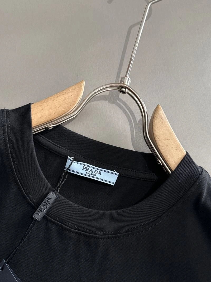Effortless Prada T-Shirts 171349