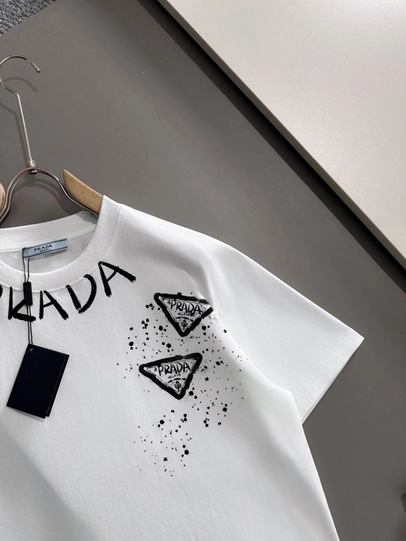 Prada T-Shirts Breathable 171302