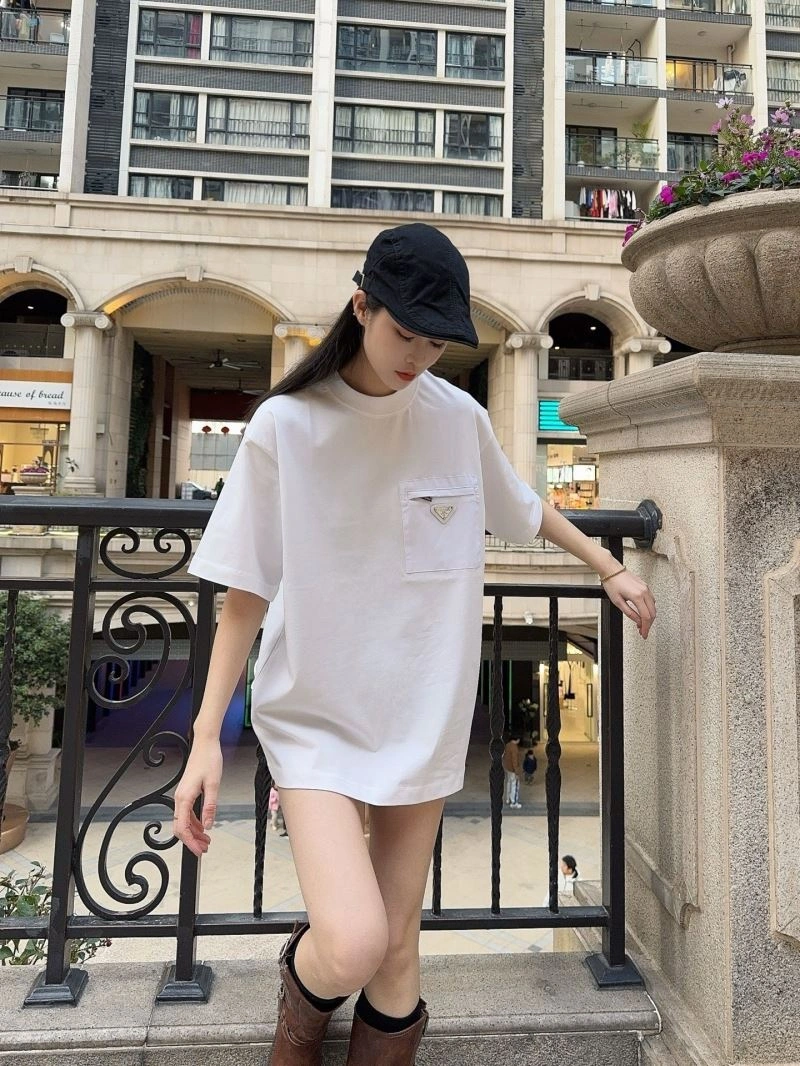 Prada T-Shirts WellDesigned 171265