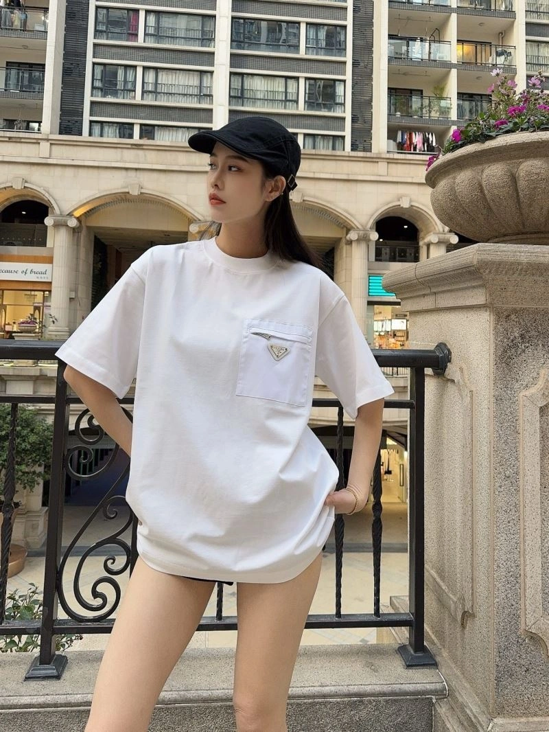 Prada T-Shirts WellDesigned 171265