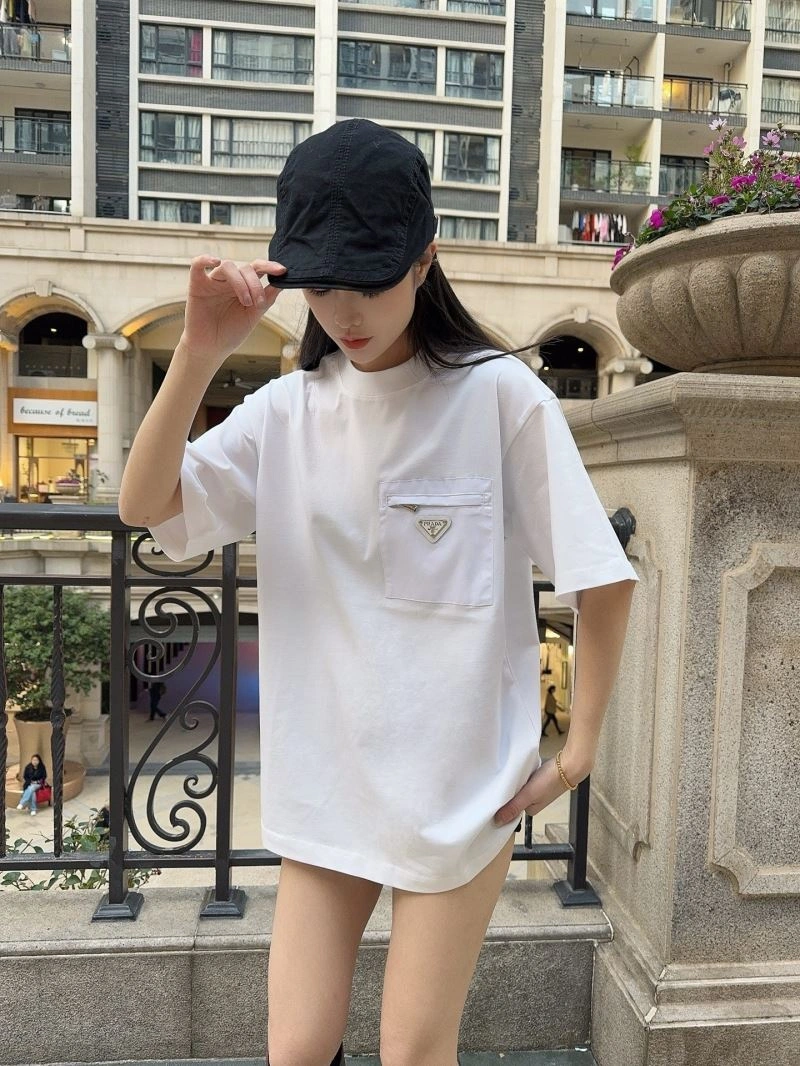 Prada T-Shirts WellDesigned 171265