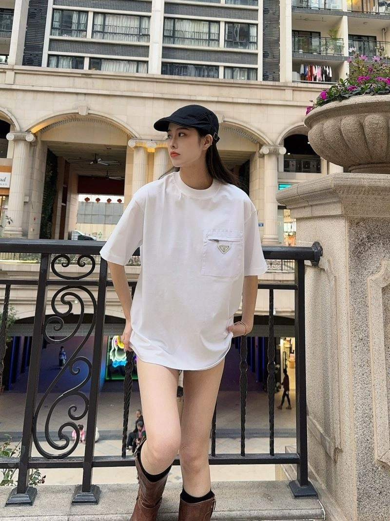 Prada T-Shirts WellDesigned 171265