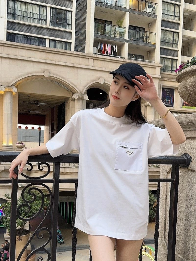 Prada T-Shirts WellDesigned 171265