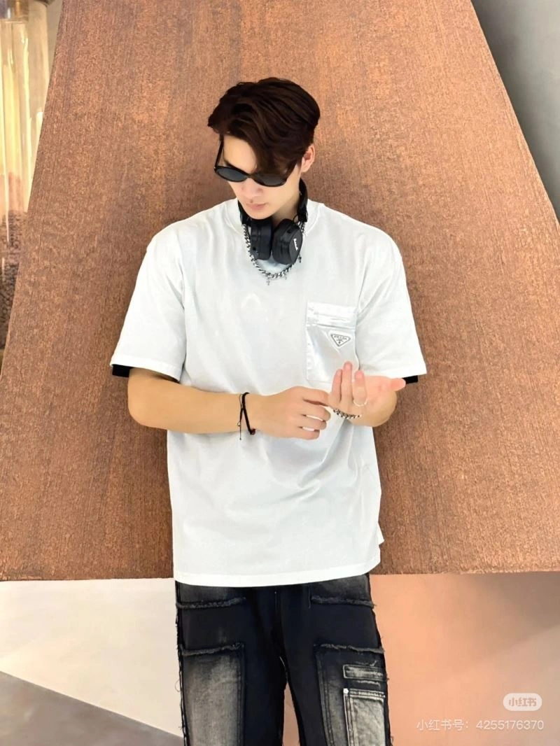 Prada T-Shirts WellDesigned 171265