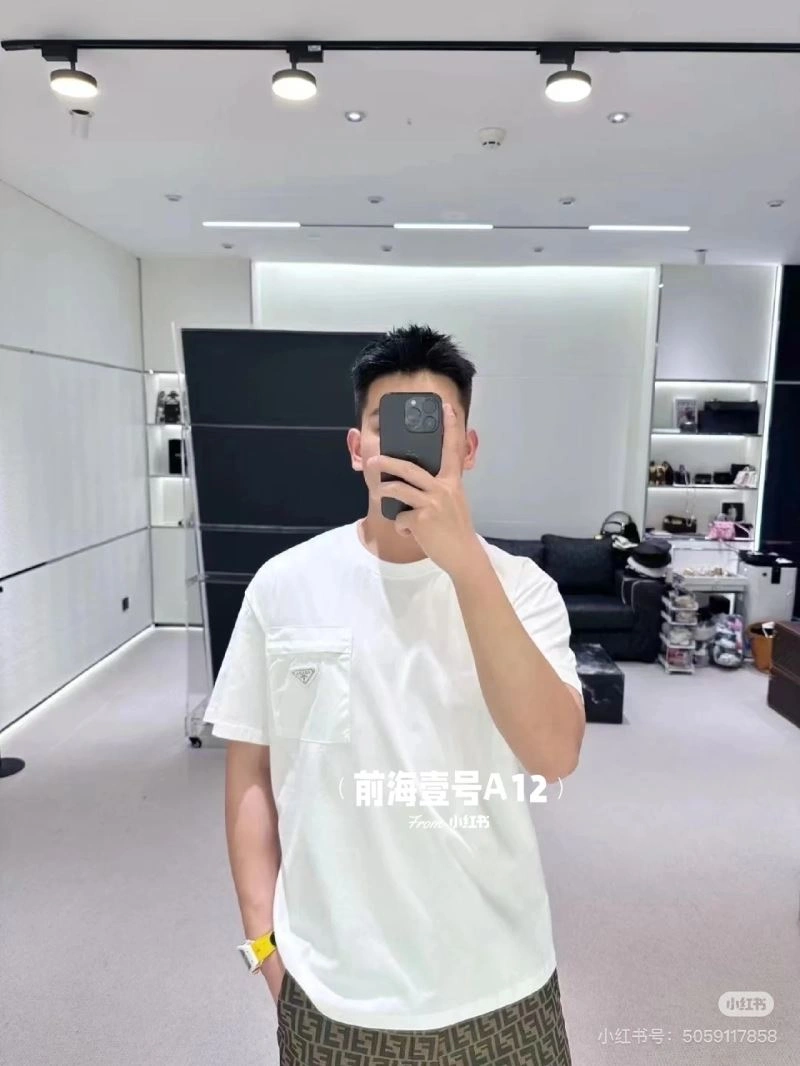 Prada T-Shirts WellDesigned 171265