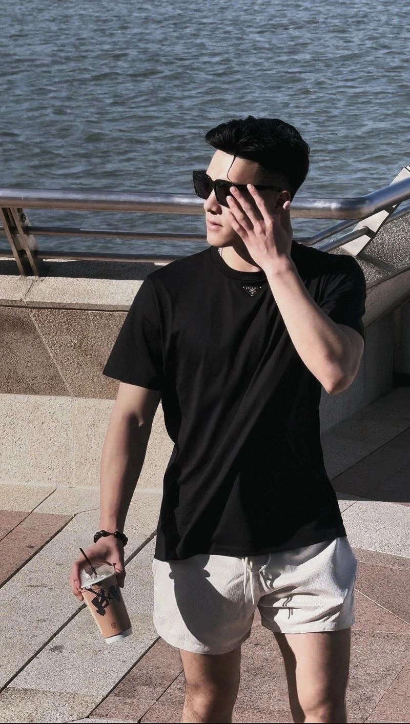 Youthful Prada T-Shirts 171263