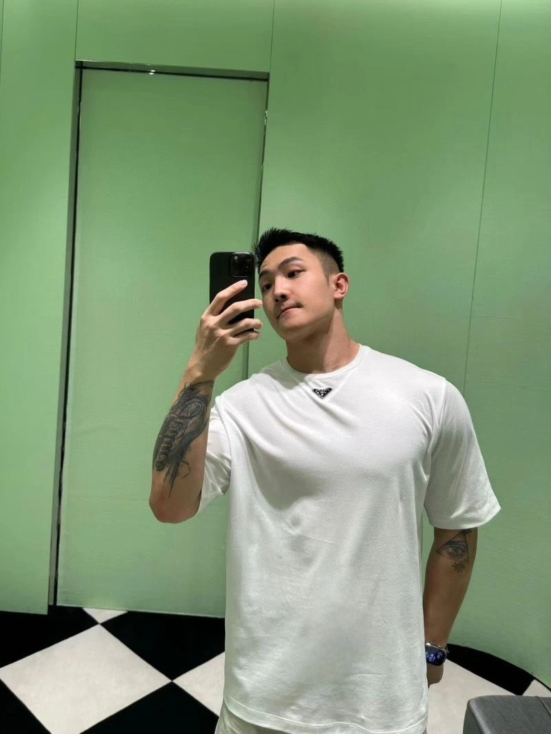 Youthful Prada T-Shirts 171263