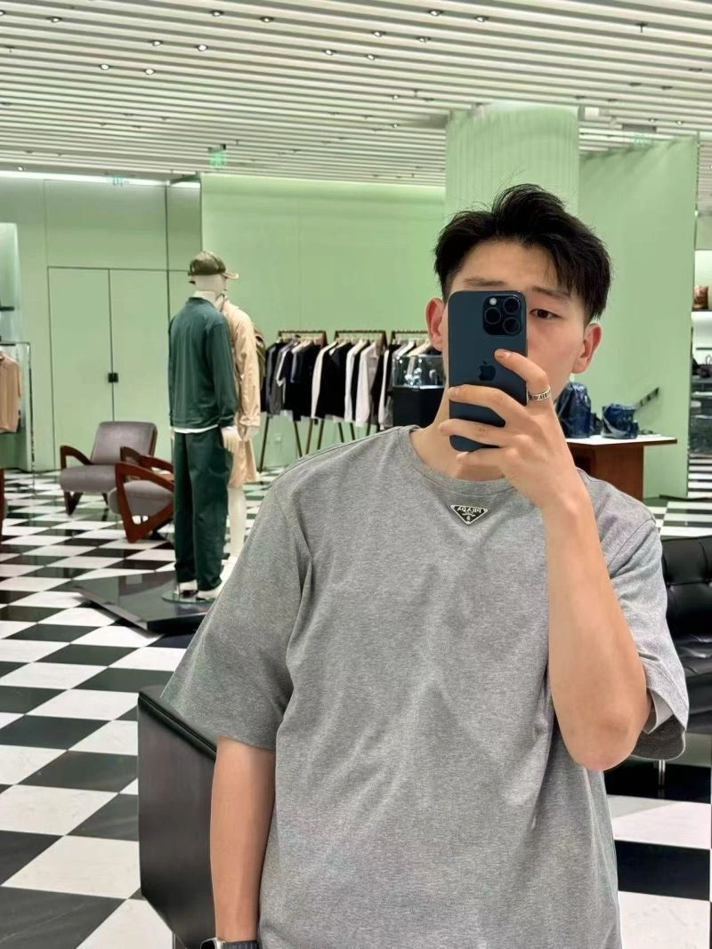 Youthful Prada T-Shirts 171263