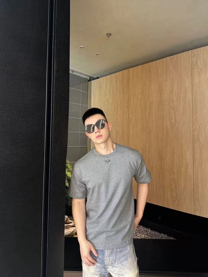 Youthful Prada T-Shirts 171263