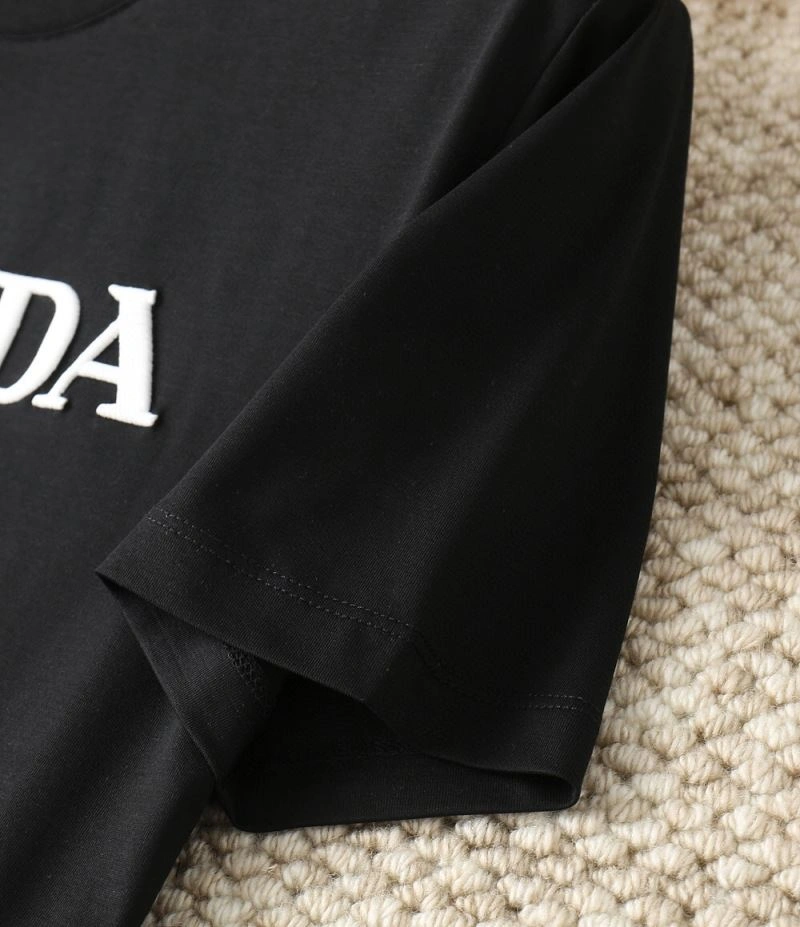 Timeless Prada T-Shirts 171744