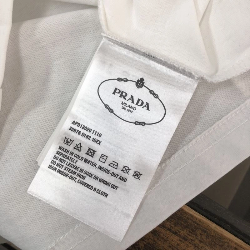 ComfortFit Prada T-Shirts 171476