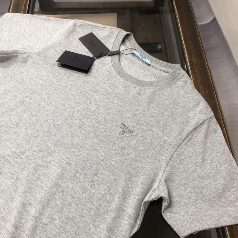 Trendsetting Prada T-Shirts 171474