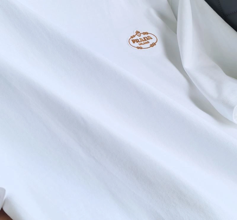 Classic Prada T-Shirts 171457