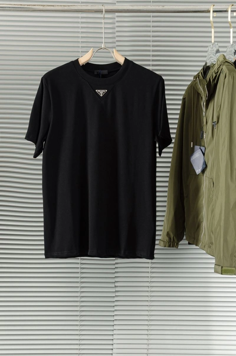 Prada T-Shirts WellDesigned 170685