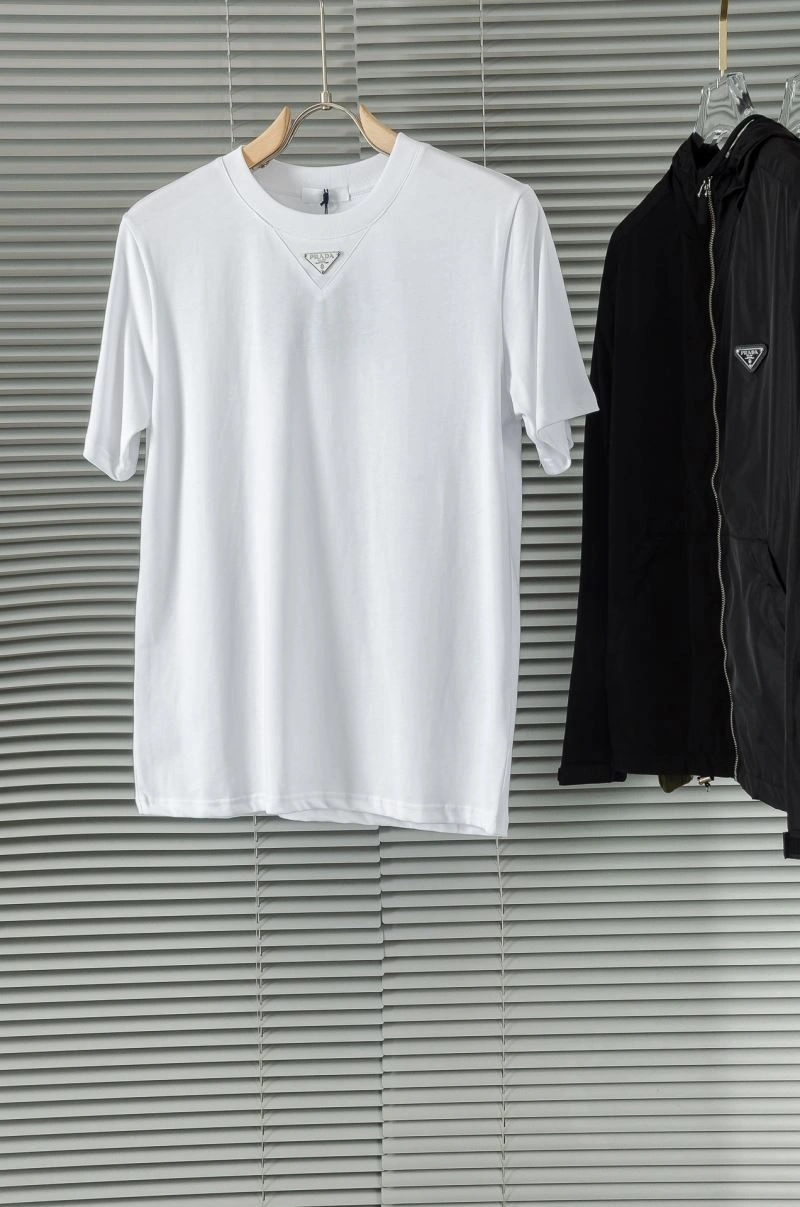 Prada T-Shirts WellDesigned 170685