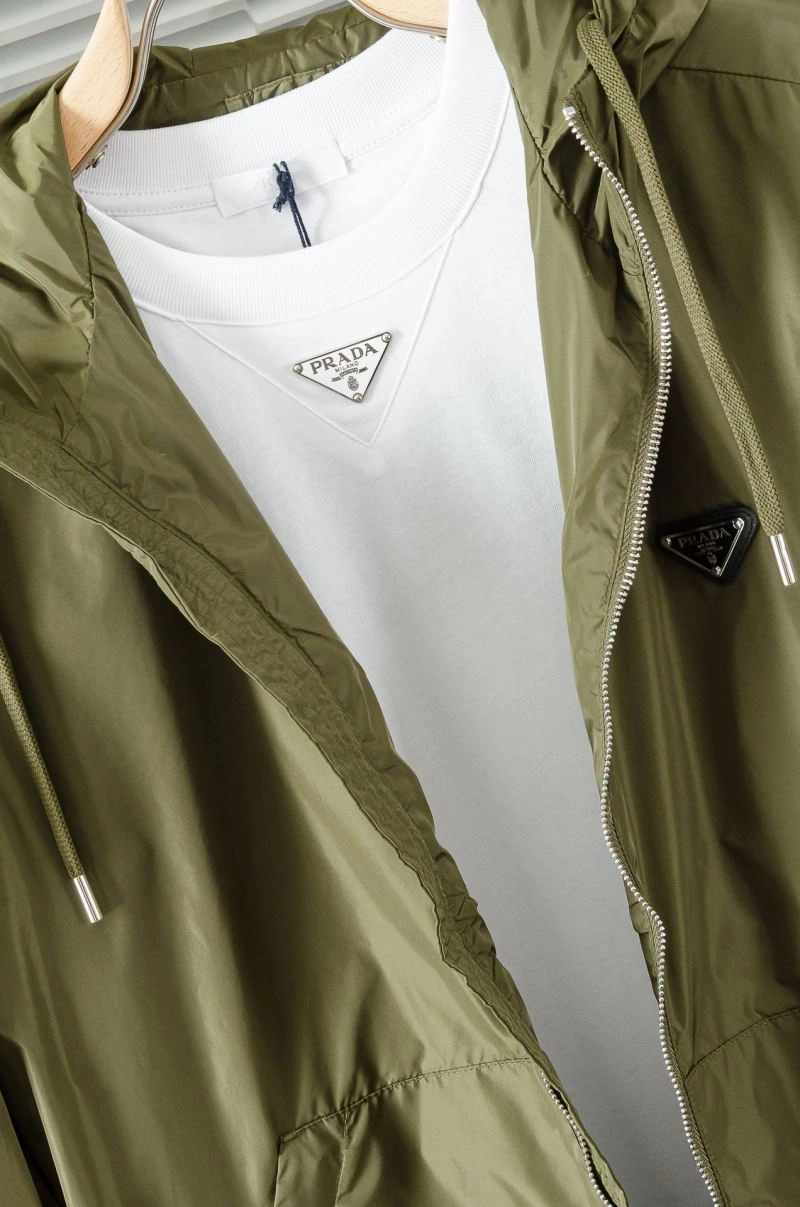 Prada T-Shirts WellDesigned 170685