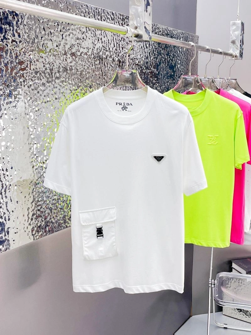Unisex Prada T-Shirts 170632