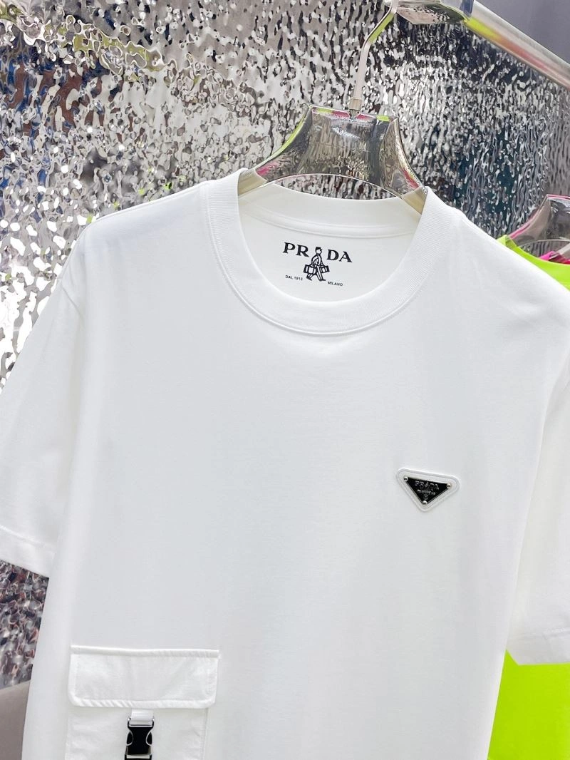 Unisex Prada T-Shirts 170632