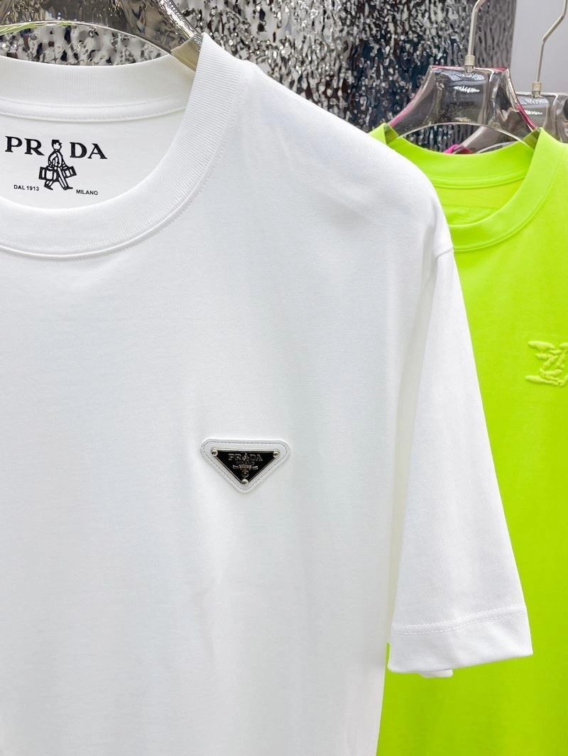 Unisex Prada T-Shirts 170632