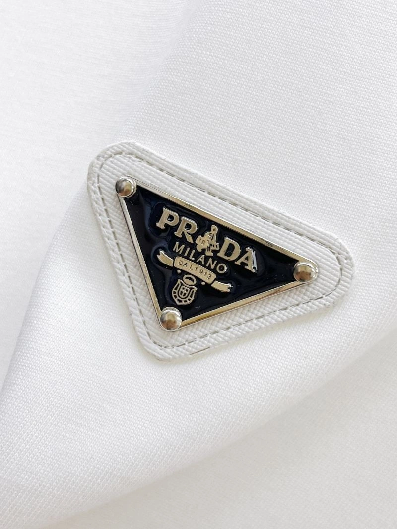 Unisex Prada T-Shirts 170632