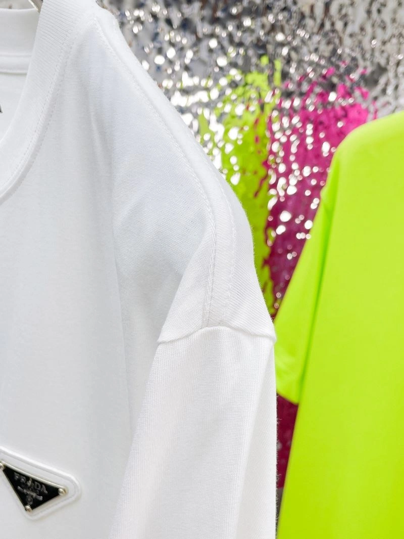 Unisex Prada T-Shirts 170632