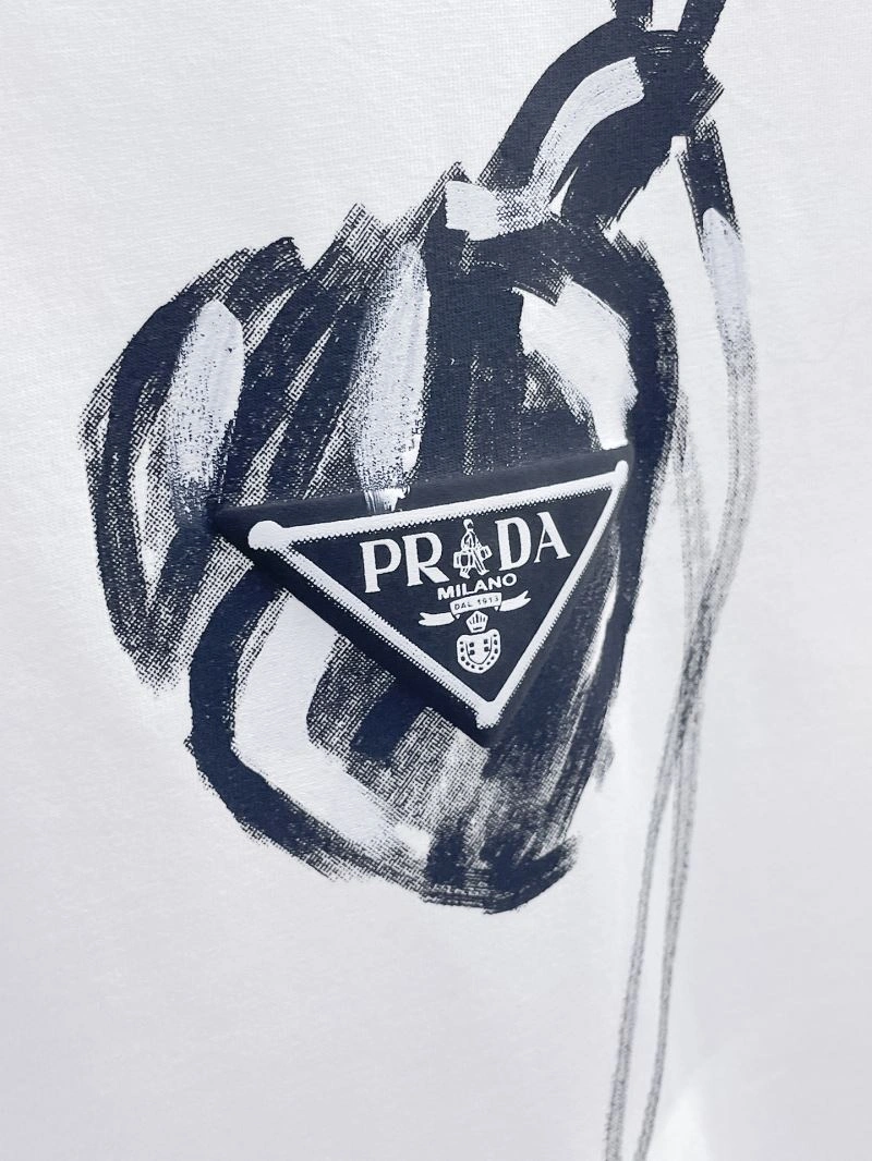 Comfortable Prada T-Shirts 170596