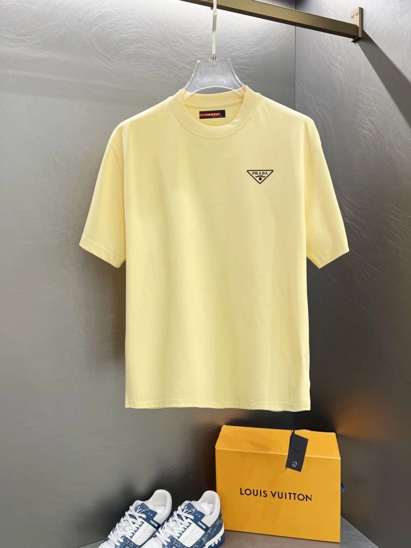 Seasonal Prada T-Shirts 170560