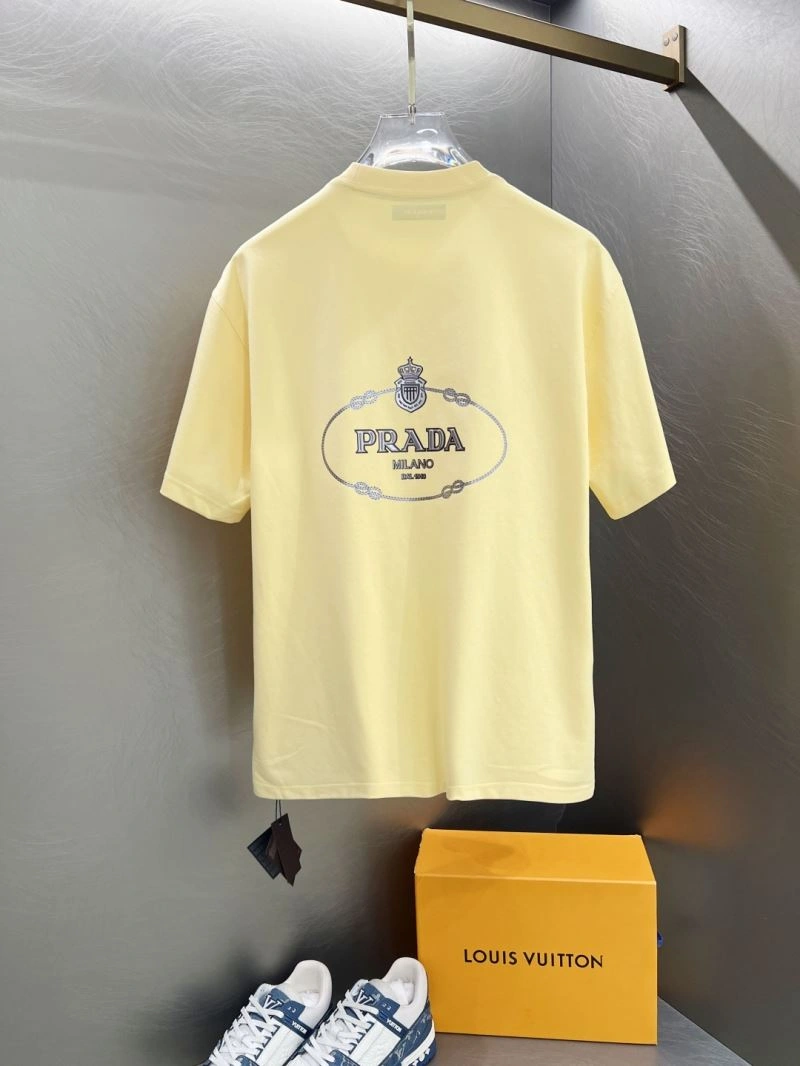 Seasonal Prada T-Shirts 170560