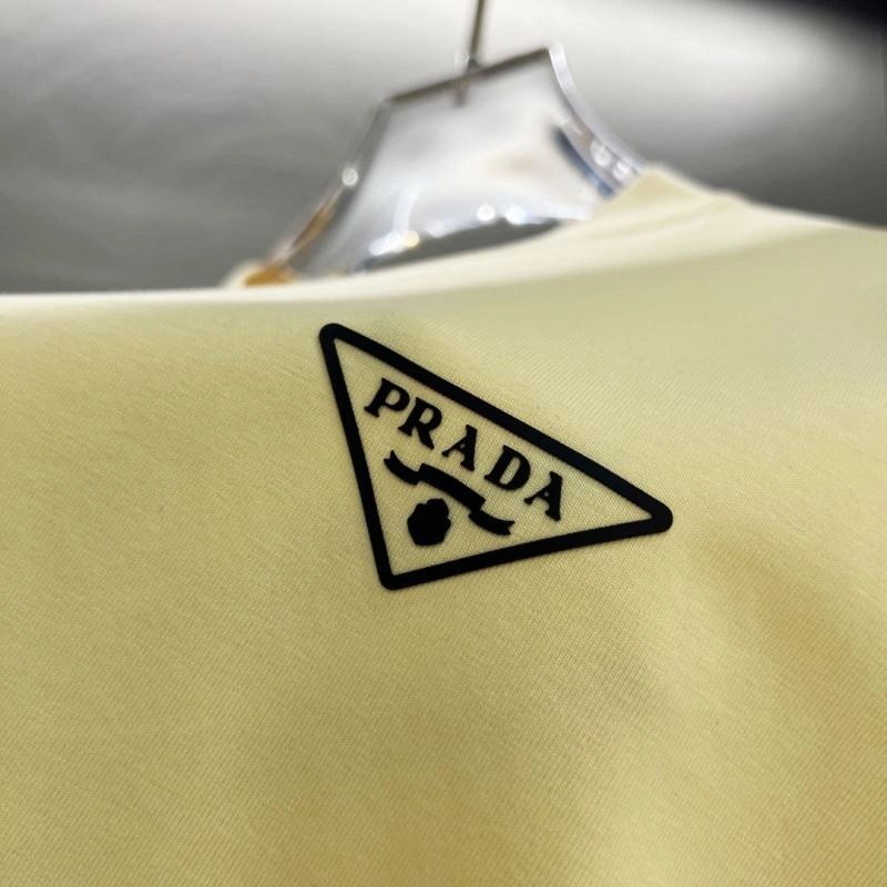 Seasonal Prada T-Shirts 170560