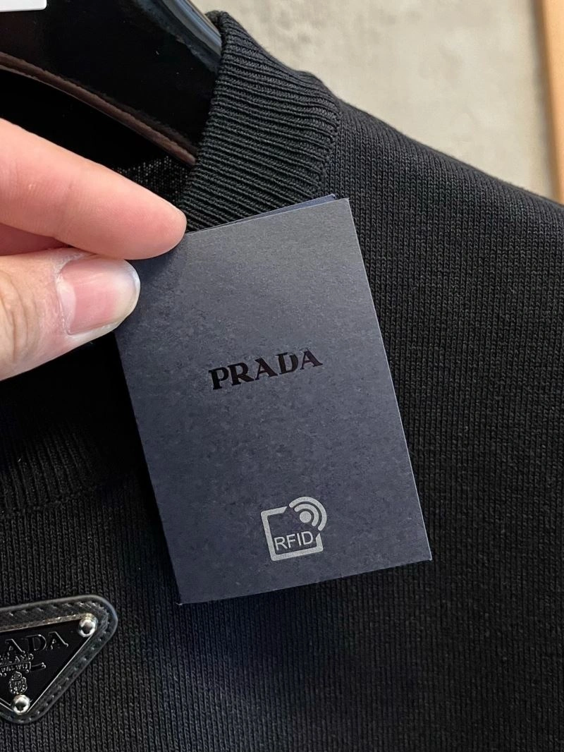 Flexible Prada T-Shirts 170590