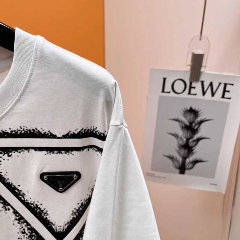 Stylish Prada T-Shirts 169842