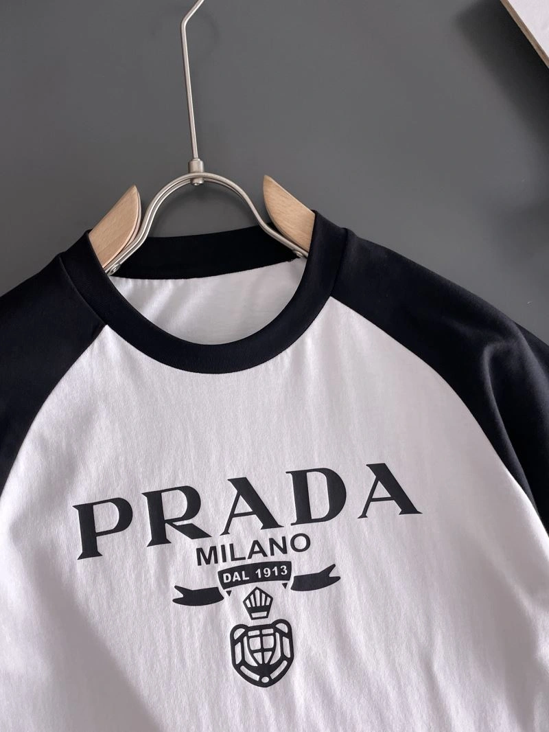 ModernLook Prada T-Shirts 169813