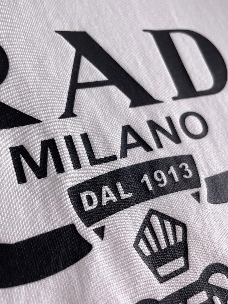 ModernLook Prada T-Shirts 169813