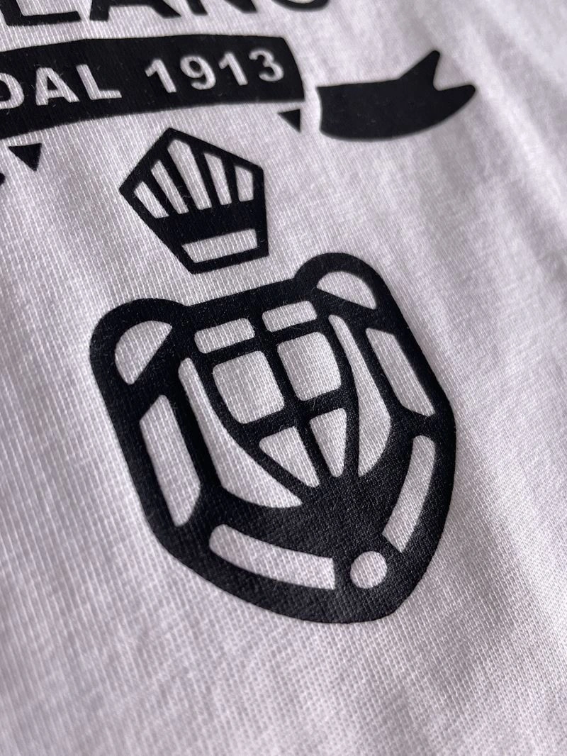 ModernLook Prada T-Shirts 169813