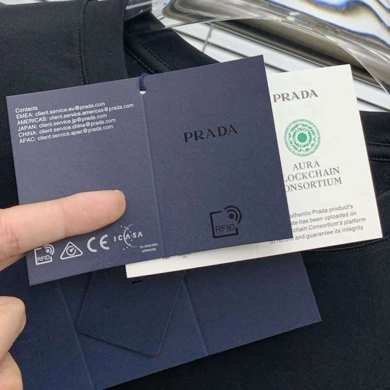 Elegant Prada T-Shirts 169776