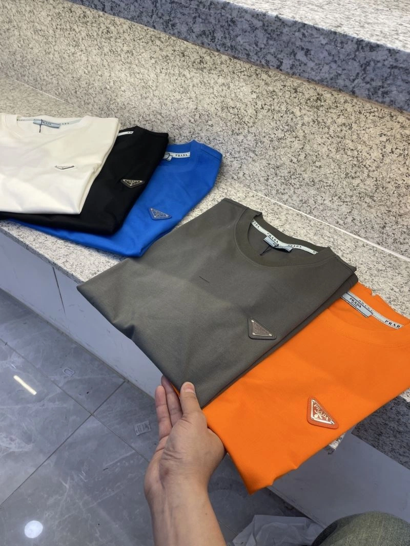 Effortless Prada T-Shirts 169778