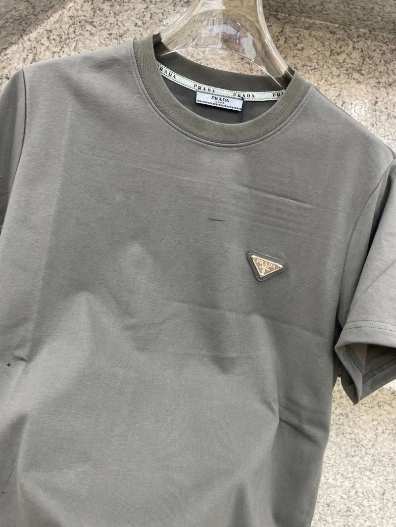 Effortless Prada T-Shirts 169778