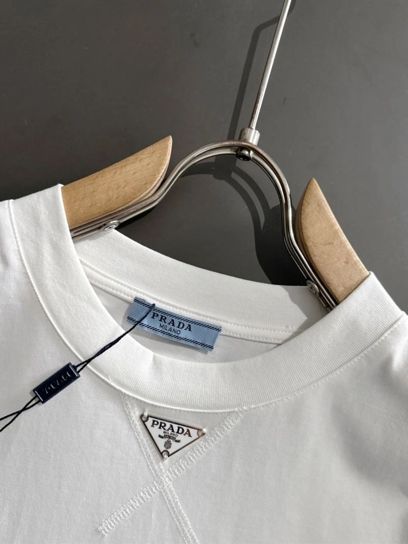Stylish Prada T-Shirts 169759