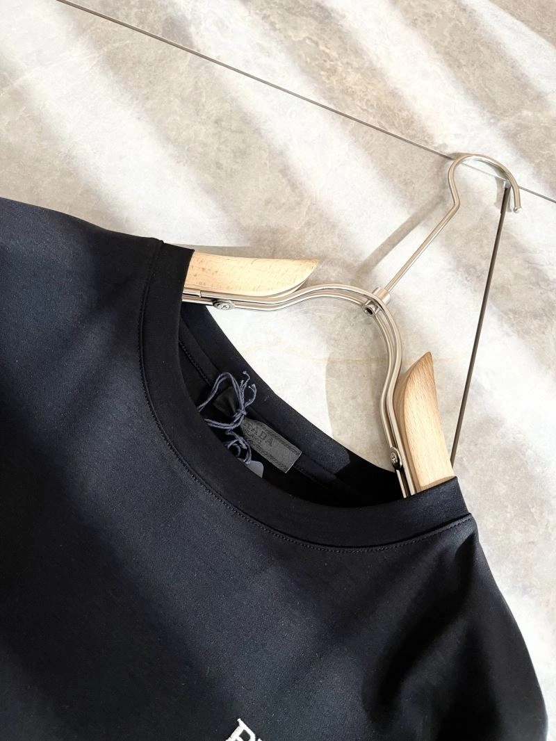 Comfortable Prada T-Shirts 169701