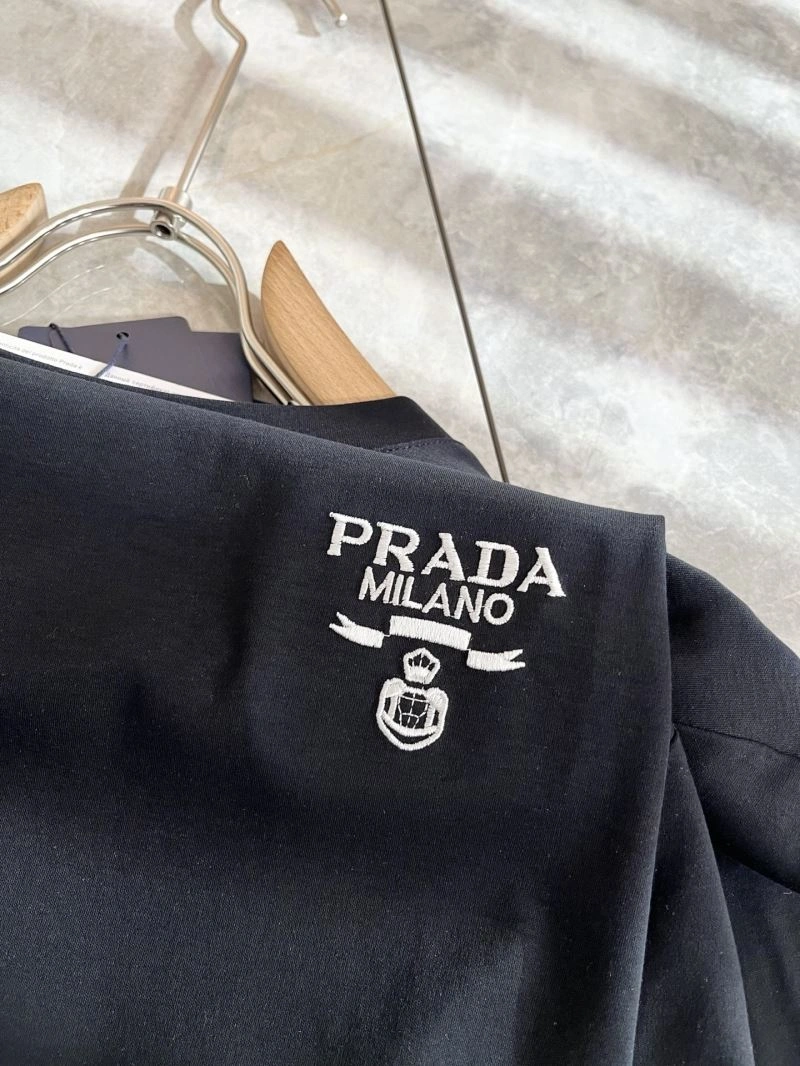 Comfortable Prada T-Shirts 169701