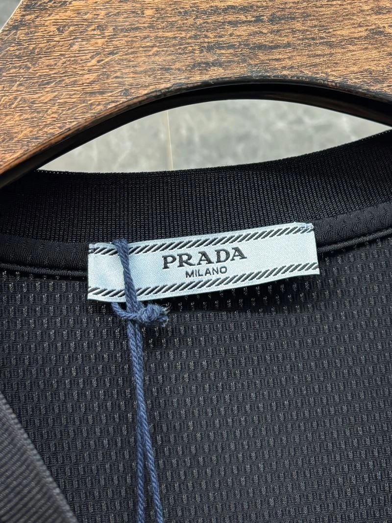 Premium Prada T-Shirts 169682