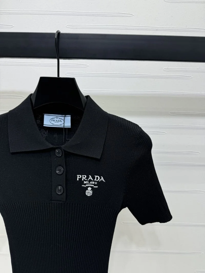 Timeless Prada T-Shirts 166098