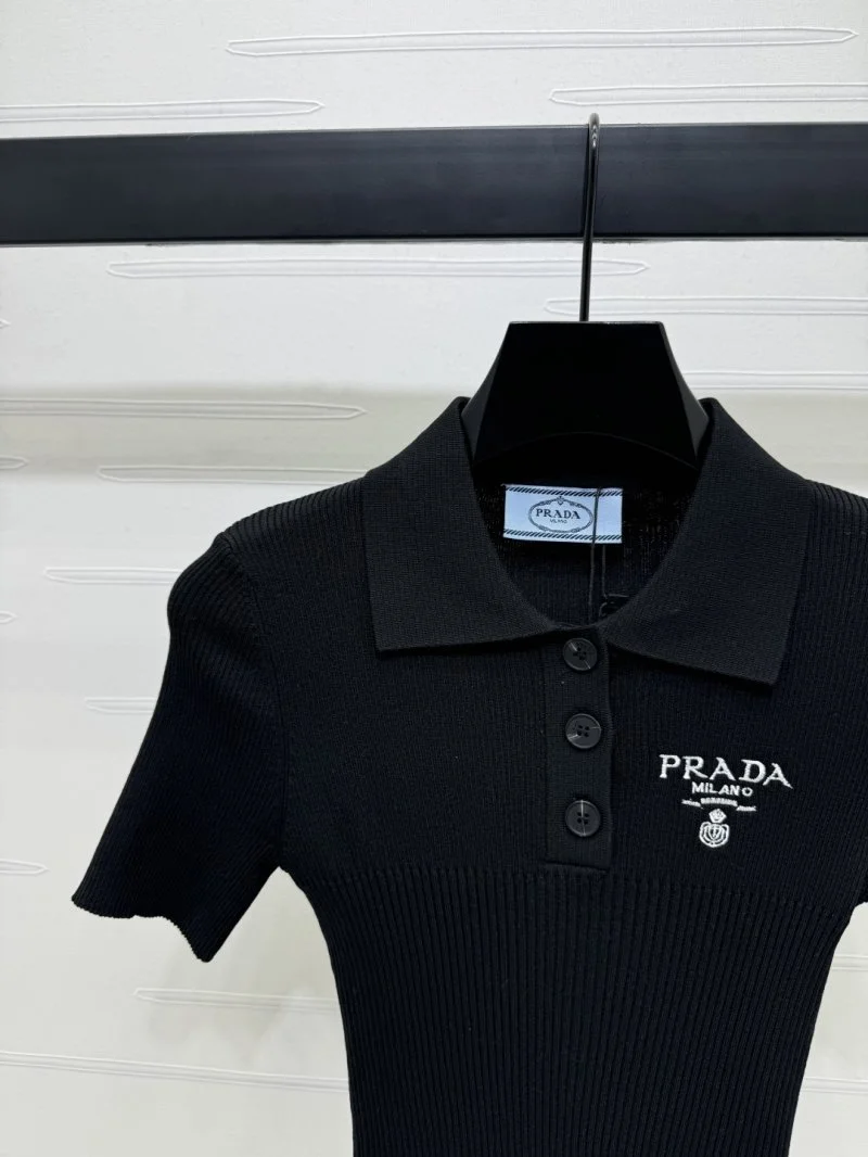 Timeless Prada T-Shirts 166098