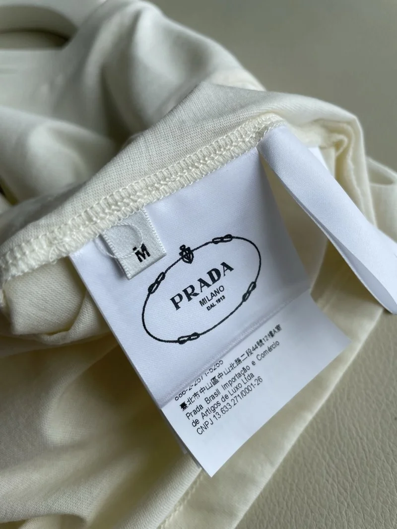 Refined Prada T-Shirts 166487